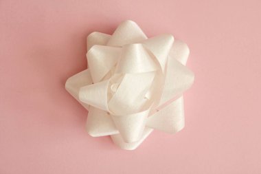 Bir hediye stüdyo fotoğrafı mevcut sarılmış