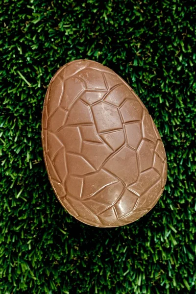 一张巧克力复活节彩蛋的工作室照片 — 图库照片