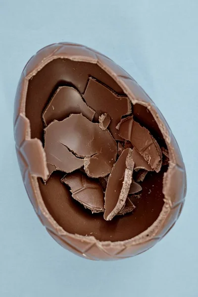 Ein Atelierfoto Eines Schokoladen Ostereiers — Stockfoto