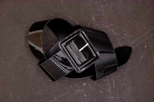 Una Foto Estudio Cinturón Ropa Negro — Foto de Stock