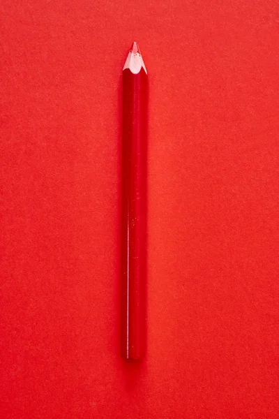 Красный карандаш — стоковое фото