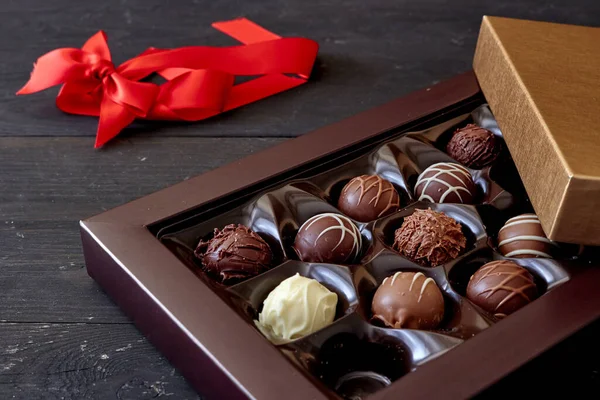 Uma Foto Estúdio Presente Caixa Chocolate — Fotografia de Stock