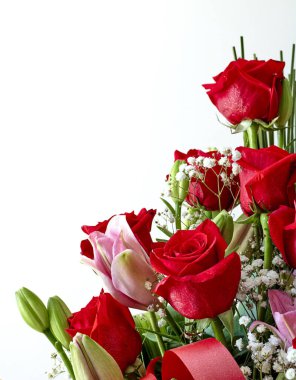 Bir demet çiçeğin stüdyo fotoğrafı.