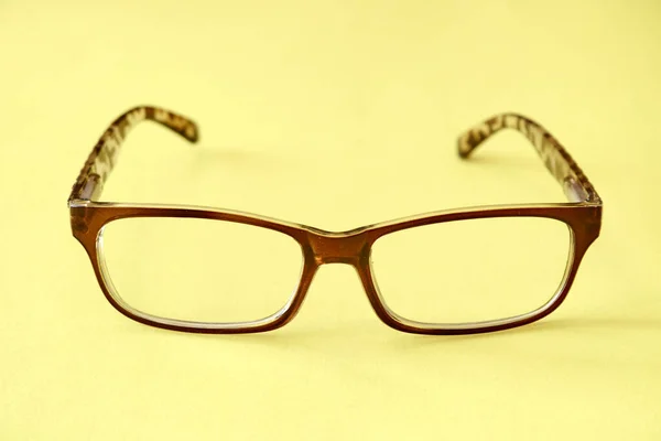 Okuma Gözlüklerinin Stüdyo Fotoğrafı — Stok fotoğraf