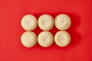 Noel meyveli turtalarının stüdyo fotoğrafı.