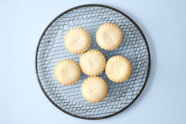 Noel meyveli turtalarının stüdyo fotoğrafı.