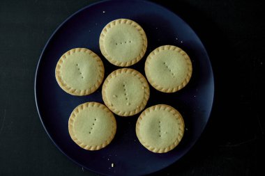 Noel meyveli turtalarının stüdyo fotoğrafı.