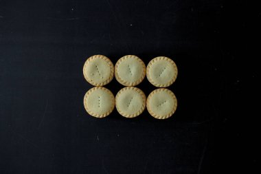 Noel meyveli turtalarının stüdyo fotoğrafı.