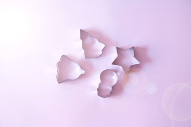 Noel kurabiyesi kesicisinin stüdyo fotoğrafı.