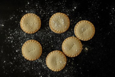 Noel meyveli turtalarının stüdyo fotoğrafı.
