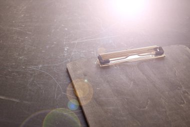 Bir video panosunun stüdyo fotoğrafı.