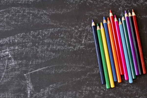 Renkli kalemlerin yakın çekim fotoğrafı.