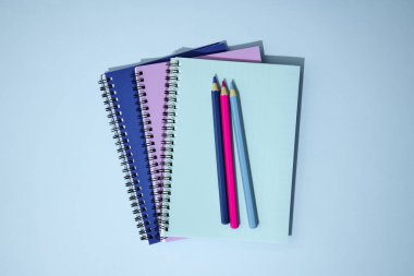 Bir ofis not defterinin stüdyo fotoğrafı.