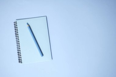 Bir ofis not defterinin stüdyo fotoğrafı.