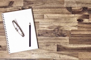 Bir ofis not defterinin stüdyo fotoğrafı.