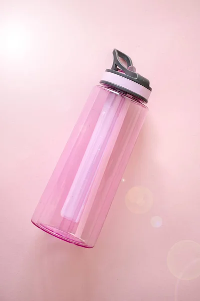 Studio Fotografia Różowej Wody Butelka — Zdjęcie stockowe