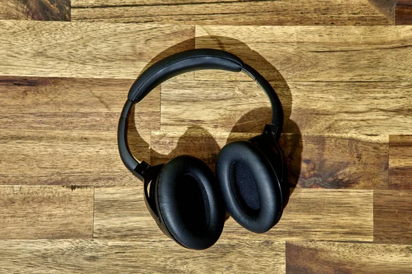 Una Foto Estudio Auriculares Negros — Foto de Stock