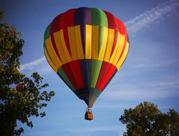 Horkovzdušný balón v letním dni — Stock fotografie