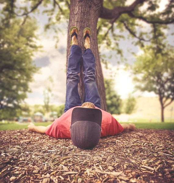A man on a tree trunk — Stock Photo, Image
