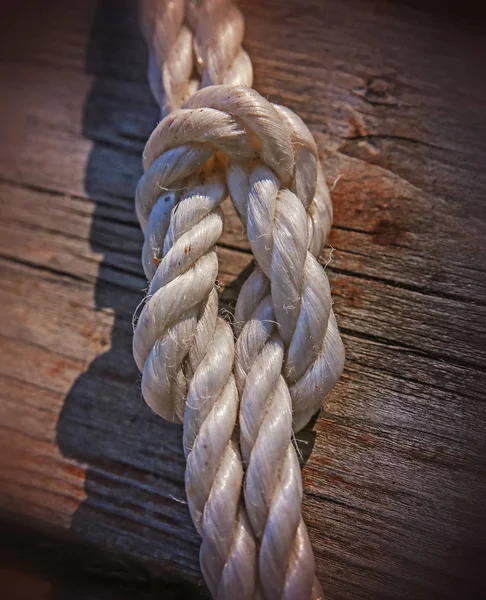Granny knot on a wooden board — Stock Photo, Image