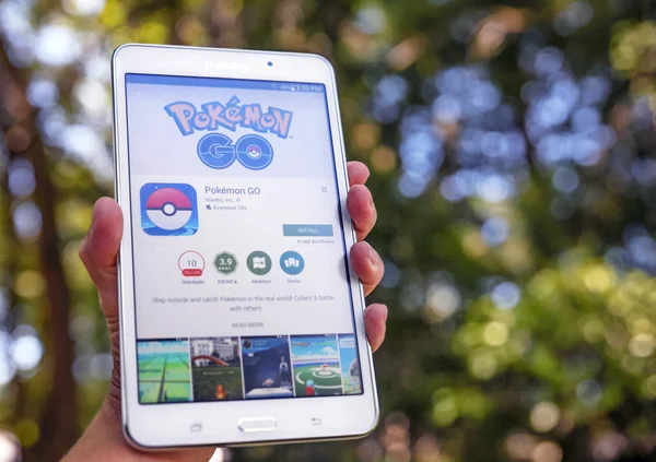 Usuario de Android listo para instalar Pokemon Go —  Fotos de Stock