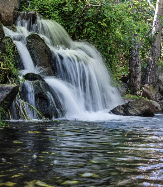 Picturesque cascading waterfall — Stock Photo, Image