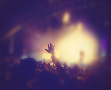 duman ve retro vintage instagram filtresiyle tonda ışıkları ile konser fotoğraf