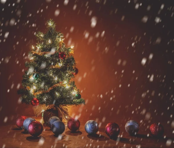 Árbol Navidad Con Luces Adornos Hechos Con Una Larga Exposición —  Fotos de Stock