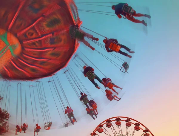 Swinging Fair Ride Dusk Toned Retro Vintage Instagram Filter App — Stock Photo, Image