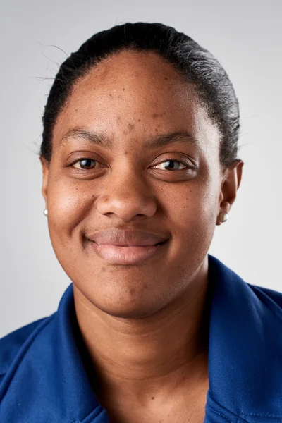 Hermosa mujer africana sonriendo —  Fotos de Stock