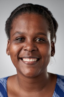 gülümseyen güzel Afrikalı kadın