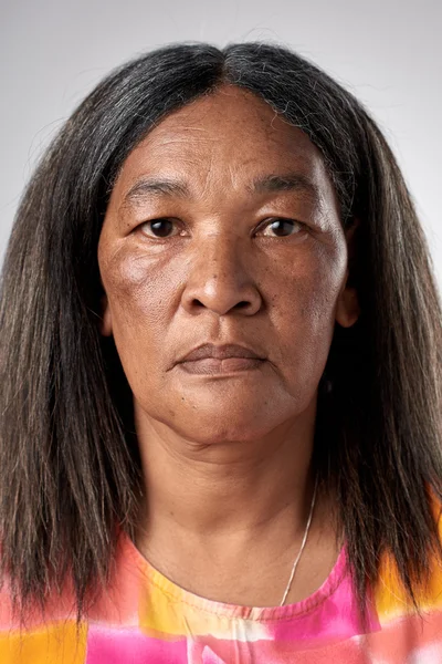 Sênior mestiço mulher rosto — Fotografia de Stock