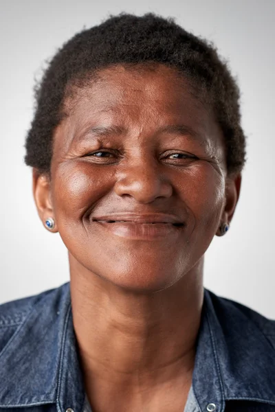 Senior African woman smiling — Stock Photo, Image