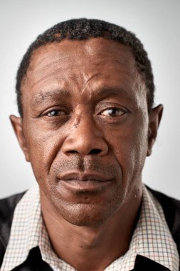 herhangi bir ifade ile yetişkin Afrika adam