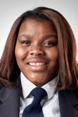 gülümseyen siyah Afrika kadın 