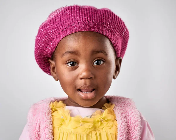 Schattig meisje in hoed — Stockfoto