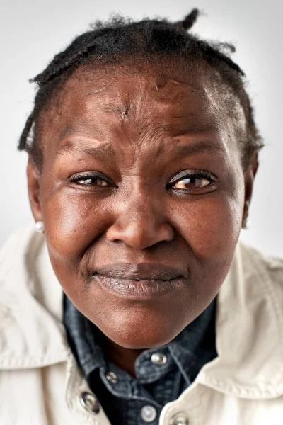 Africana cara de mujer —  Fotos de Stock