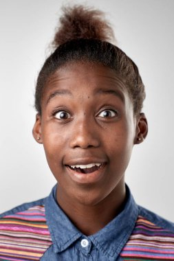 siyah kız komik surat