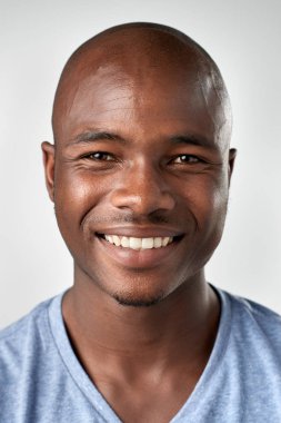 gerçek Afrika adam gülümseyen