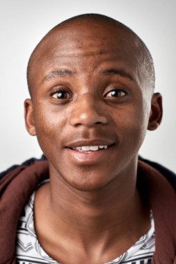 gerçek Afrika adam gülümseyen