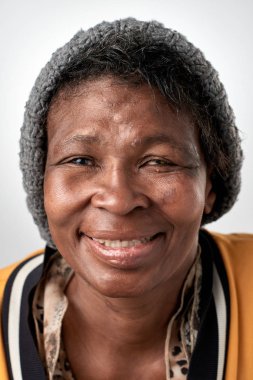 gülümseyen siyah Afrika kadın 