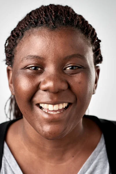 Wanita Afrika tersenyum — Stok Foto