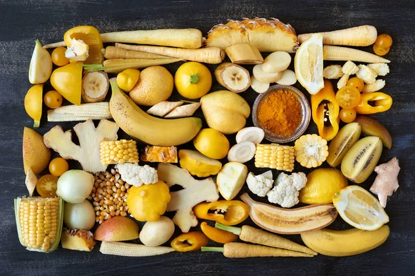 Rodajas de frutas y verduras tonificadas amarillas —  Fotos de Stock