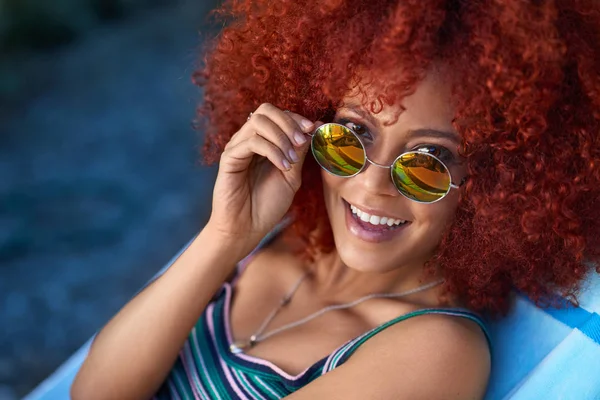 Mujer africana sonriente — Foto de Stock