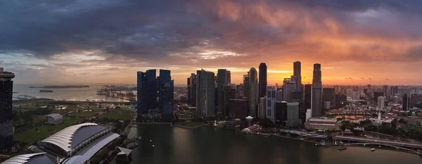 Panorama de rascacielos de la ciudad —  Fotos de Stock