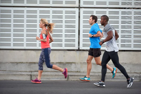 Gente activa corriendo en la calle —  Fotos de Stock