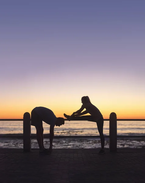 Couple stretching legs — Stock Photo, Image