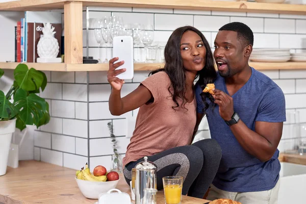 African couple having breakfast — Stock Photo, Image