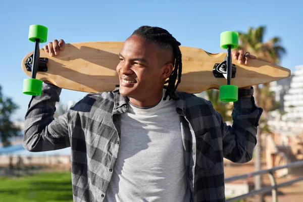 African man holding longboard — Stock Photo, Image