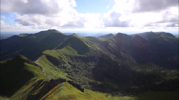 Time-lapse utsikt från vulkanen Puy Mary — Stockvideo